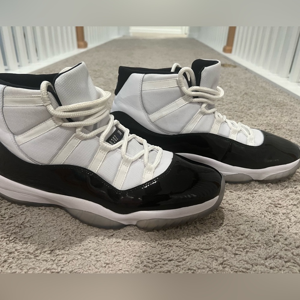 Jordan 11 Concord - White and Black